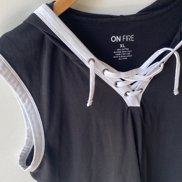 On Fire sleeveless hooded Top, Size XL, NWT - Picture 4 of 5